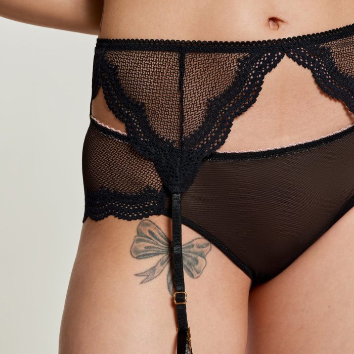 20231128_PepperEcomm_SIGUNLINEDDEMILACEBIKINIGARTERS_BLACK_0118.jpg